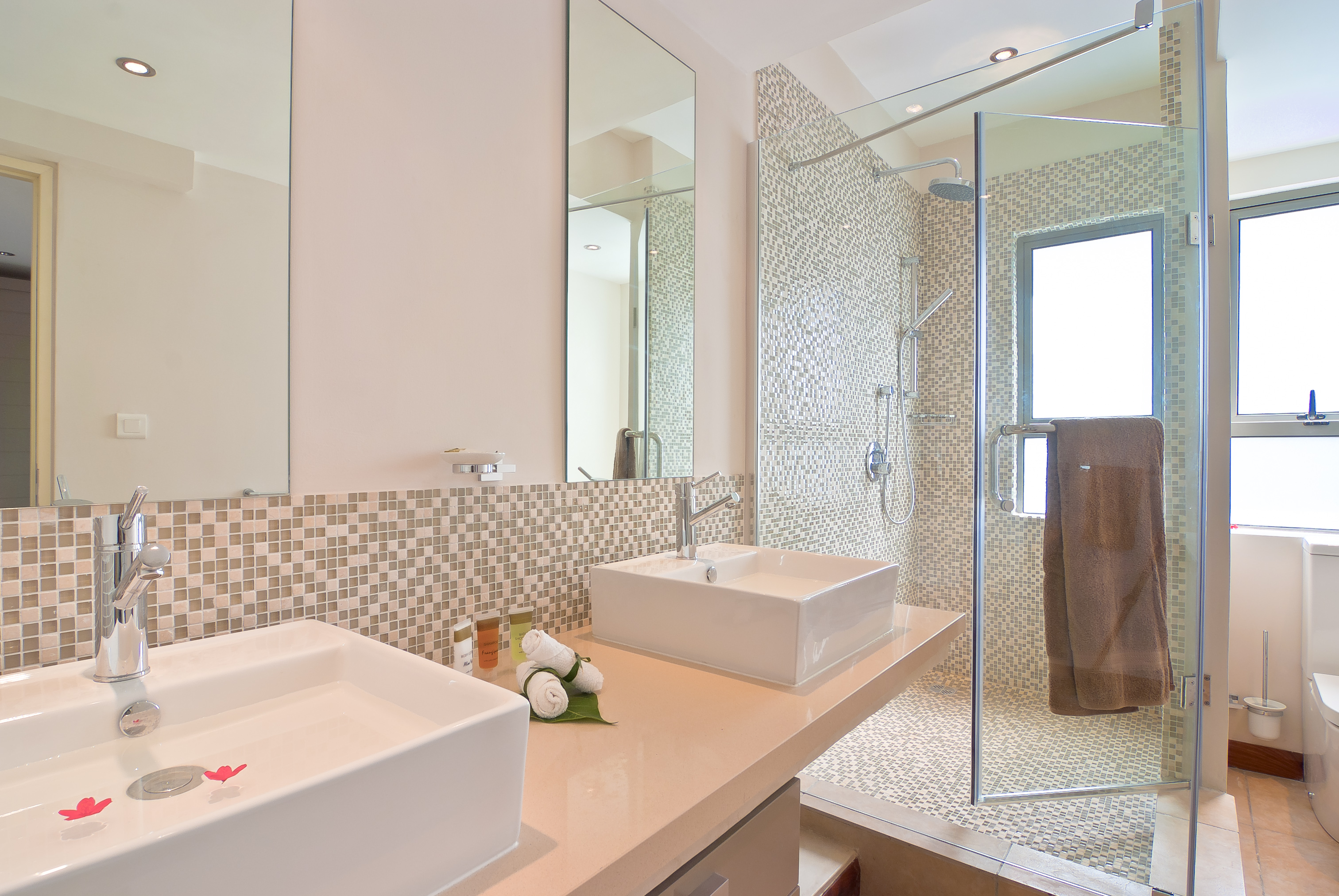 Bon Azur Elegant Suites & Penthouses Ensuite bathrooms