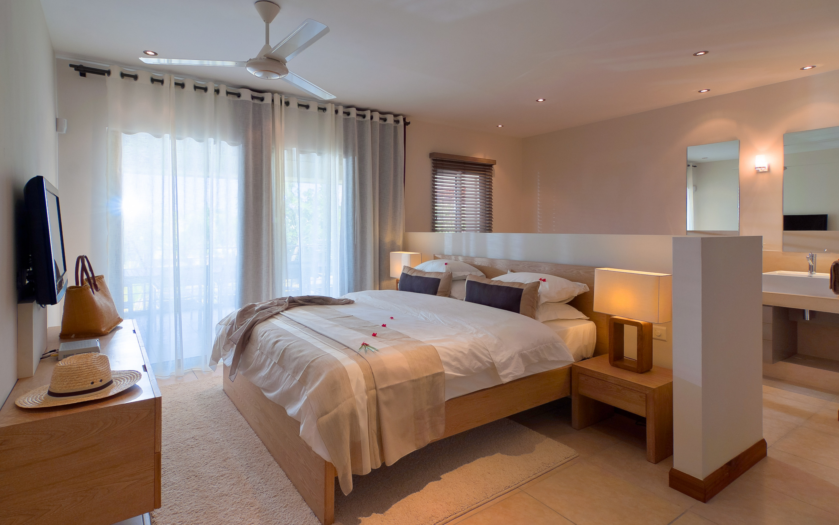 Bon Azur Elegant Suites and Penthouses Ensuite Bedrooms
