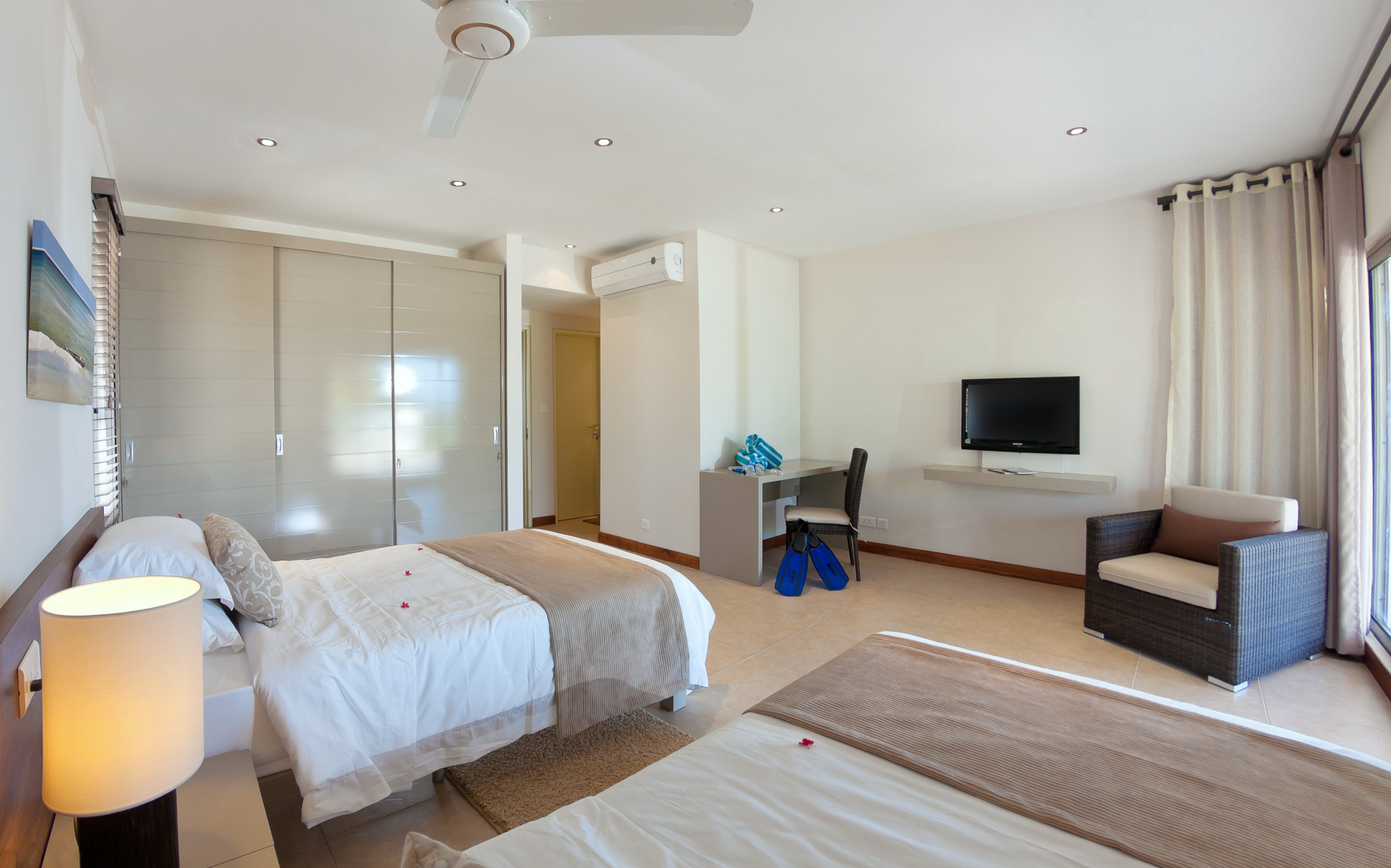 Bon Azur Elegant Suites and Penthouses Ensuite Twin bed rooms
