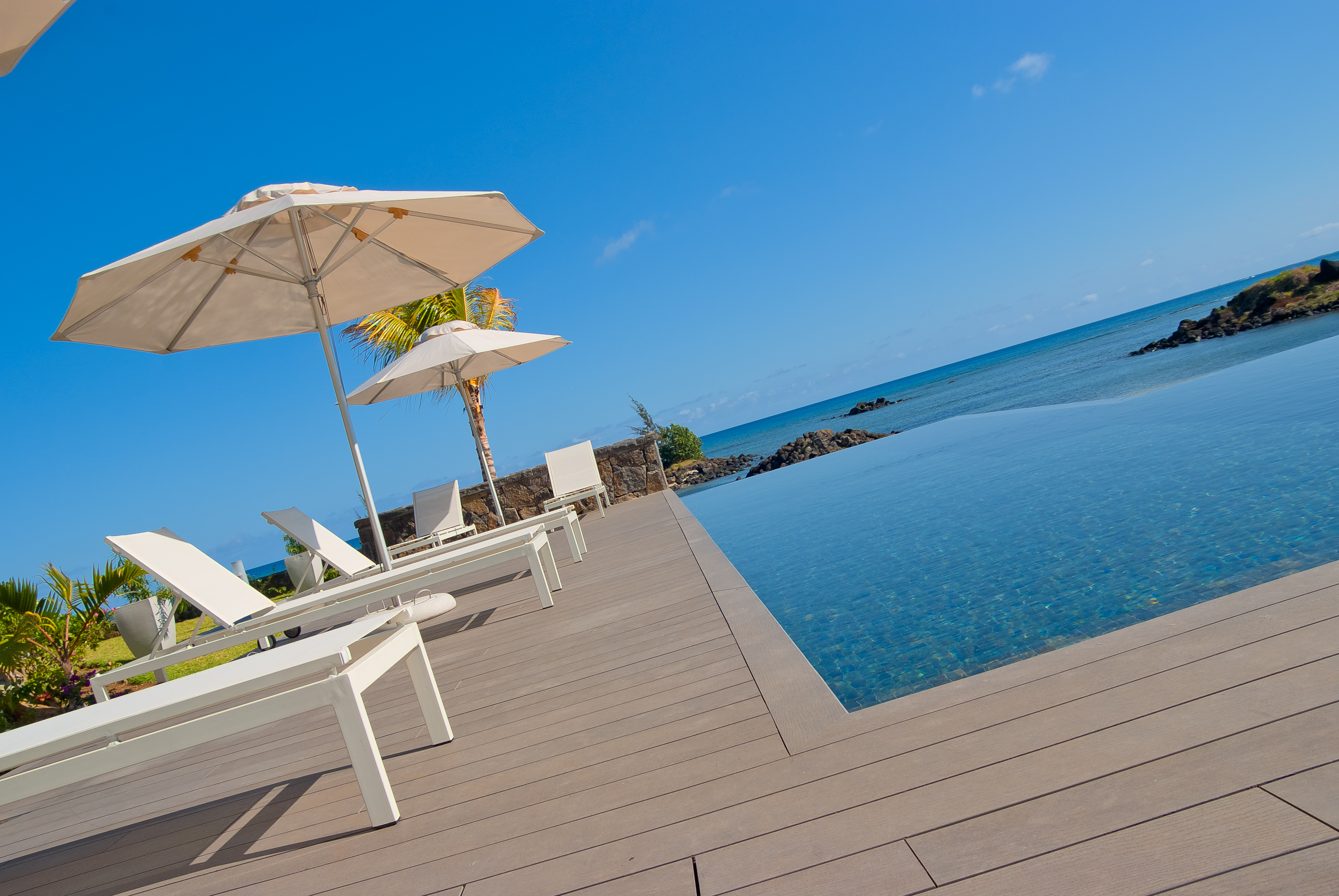 Bon Azur Elegant Suites and Penthouses Pool with sea view